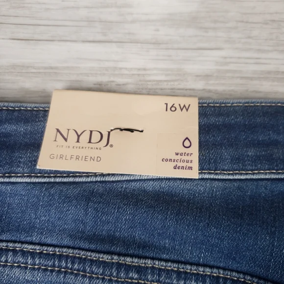 NYDJ Girlfriend Jeans Plus Size Capri's Denim 16W NEW Lovesick Medium Wash - Picture 9 of 12